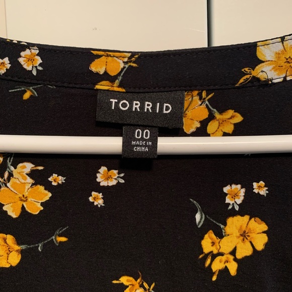 Torrid | Black & Yellow Floral Babydoll Tunic | 00 - Picture 5 of 6